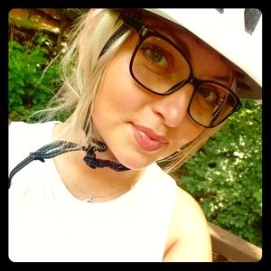 Meet your Posher, Crystal